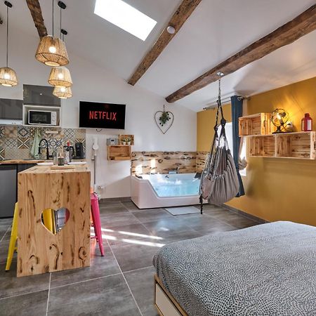 Place Carnot - Studio Tout Equipe Avec Jacuzzi Proche Toutes Commodites Carcassonne Luaran gambar