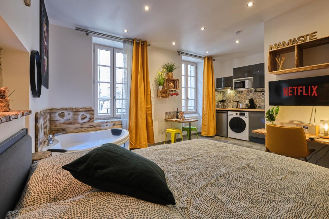 Place Carnot - Studio Tout Equipe Avec Jacuzzi Proche Toutes Commodites Carcassonne Luaran gambar