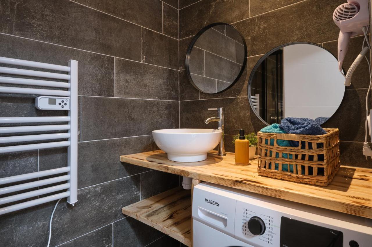 Place Carnot - Studio Tout Equipe Avec Jacuzzi Proche Toutes Commodites Carcassonne Luaran gambar