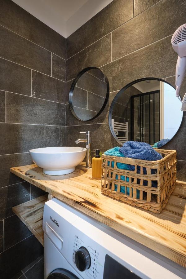 Place Carnot - Studio Tout Equipe Avec Jacuzzi Proche Toutes Commodites Carcassonne Luaran gambar