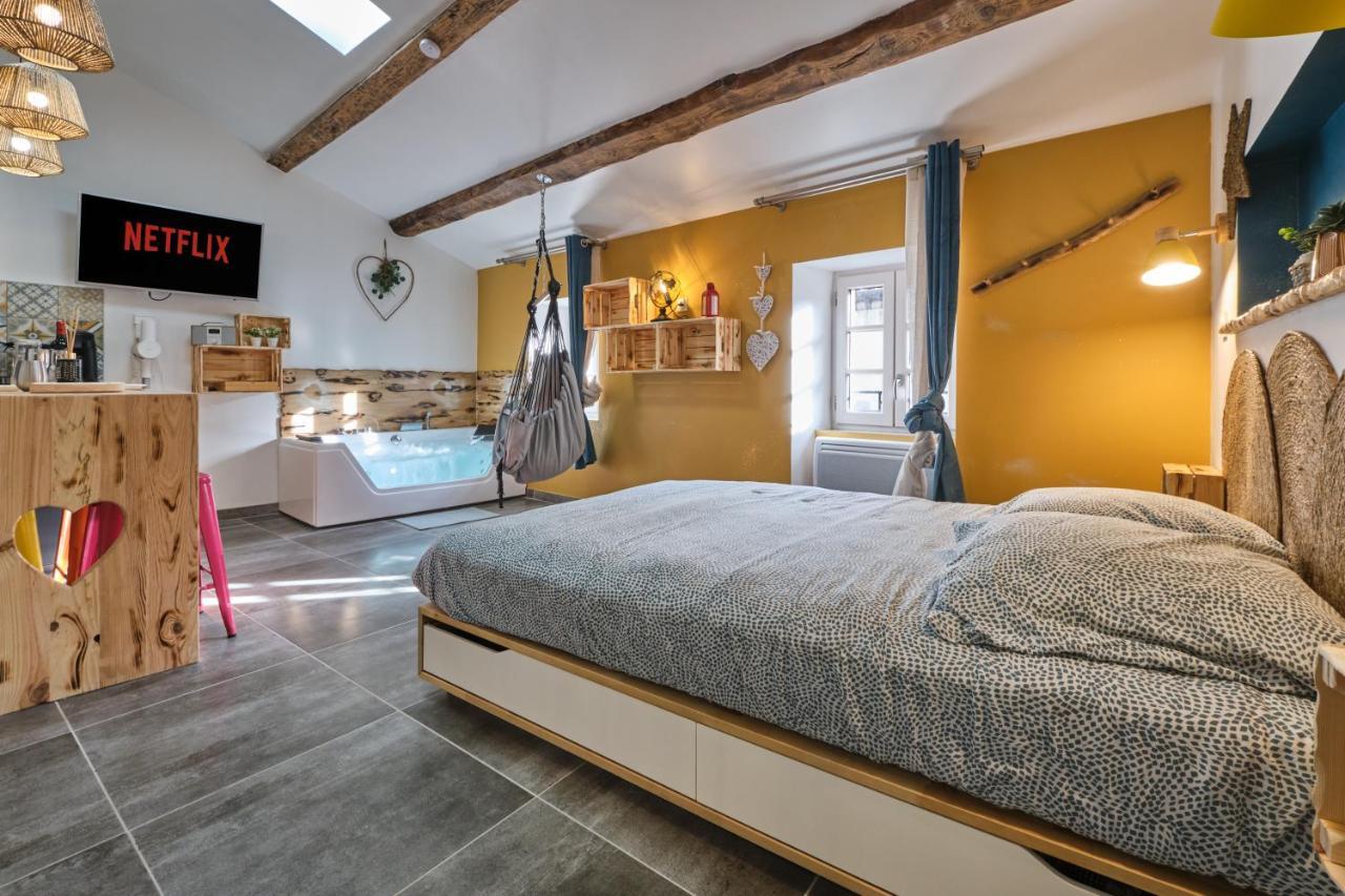 Place Carnot - Studio Tout Equipe Avec Jacuzzi Proche Toutes Commodites Carcassonne Luaran gambar