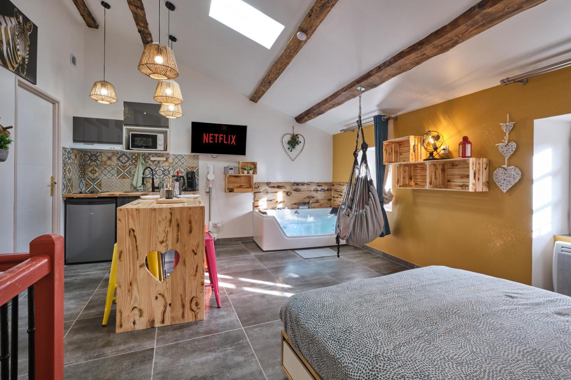 Place Carnot - Studio Tout Equipe Avec Jacuzzi Proche Toutes Commodites Carcassonne Luaran gambar