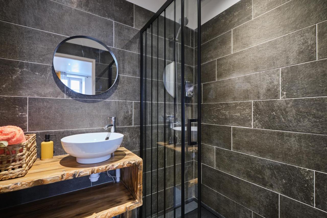 Place Carnot - Studio Tout Equipe Avec Jacuzzi Proche Toutes Commodites Carcassonne Luaran gambar