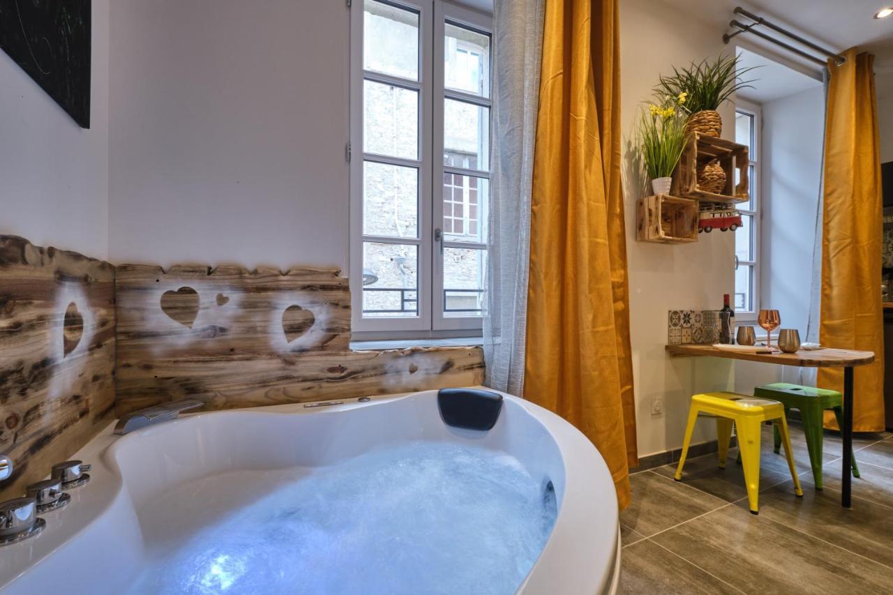Place Carnot - Studio Tout Equipe Avec Jacuzzi Proche Toutes Commodites Carcassonne Luaran gambar