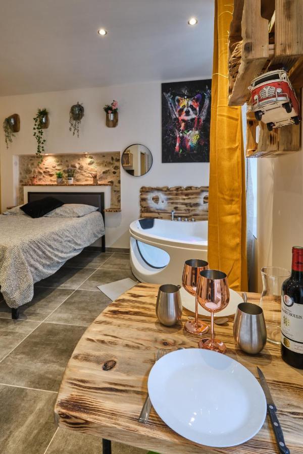 Place Carnot - Studio Tout Equipe Avec Jacuzzi Proche Toutes Commodites Carcassonne Luaran gambar