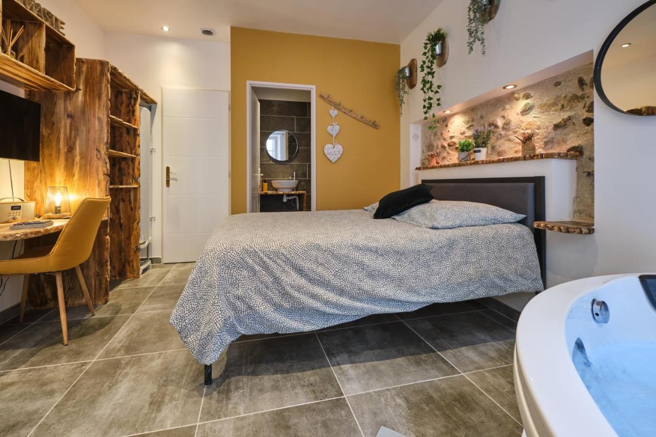 Place Carnot - Studio Tout Equipe Avec Jacuzzi Proche Toutes Commodites Carcassonne Luaran gambar