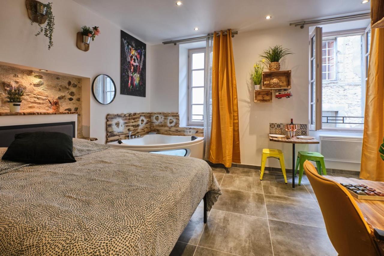 Place Carnot - Studio Tout Equipe Avec Jacuzzi Proche Toutes Commodites Carcassonne Luaran gambar
