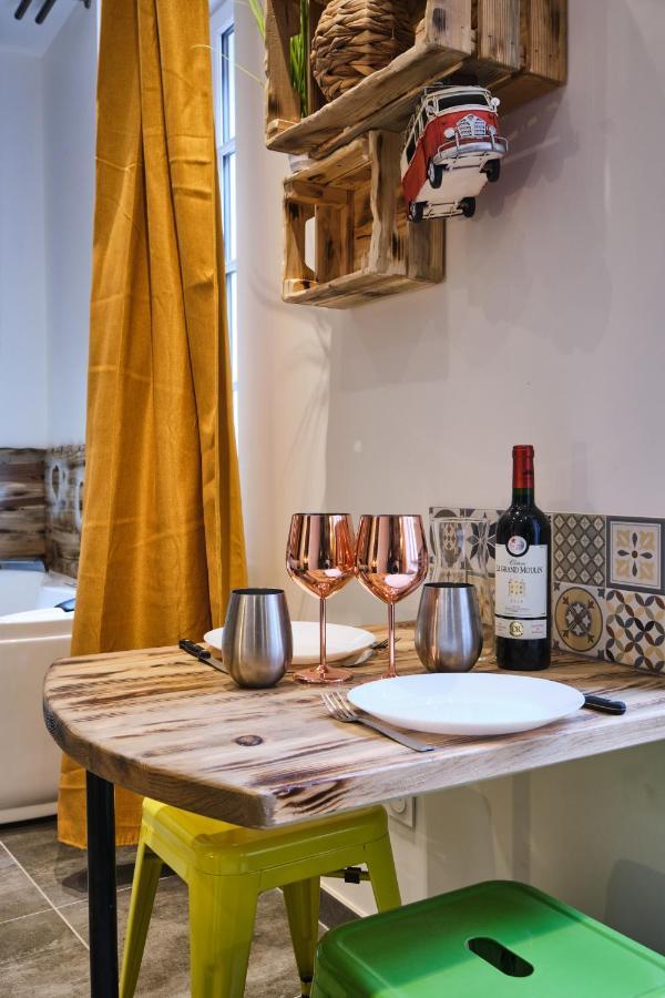 Place Carnot - Studio Tout Equipe Avec Jacuzzi Proche Toutes Commodites Carcassonne Luaran gambar