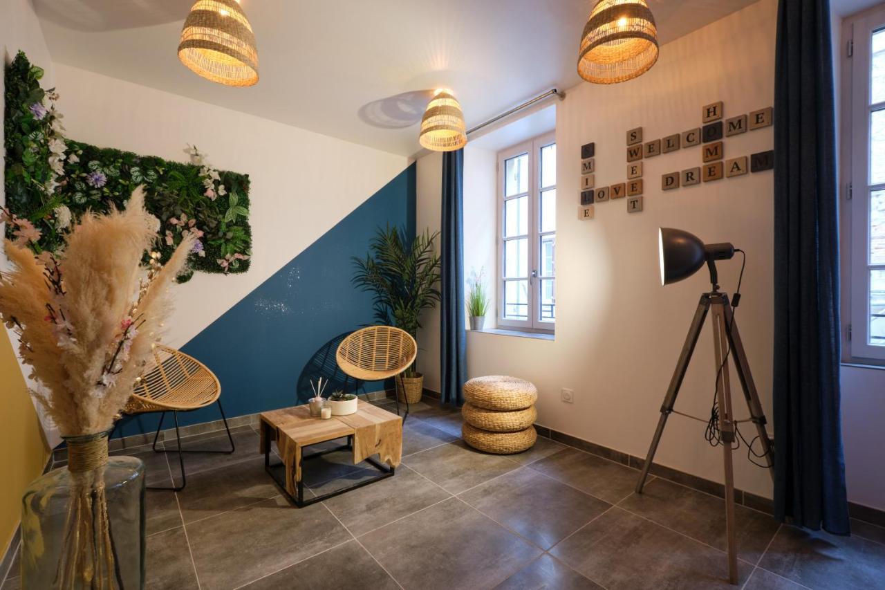 Place Carnot - Studio Tout Equipe Avec Jacuzzi Proche Toutes Commodites Carcassonne Luaran gambar