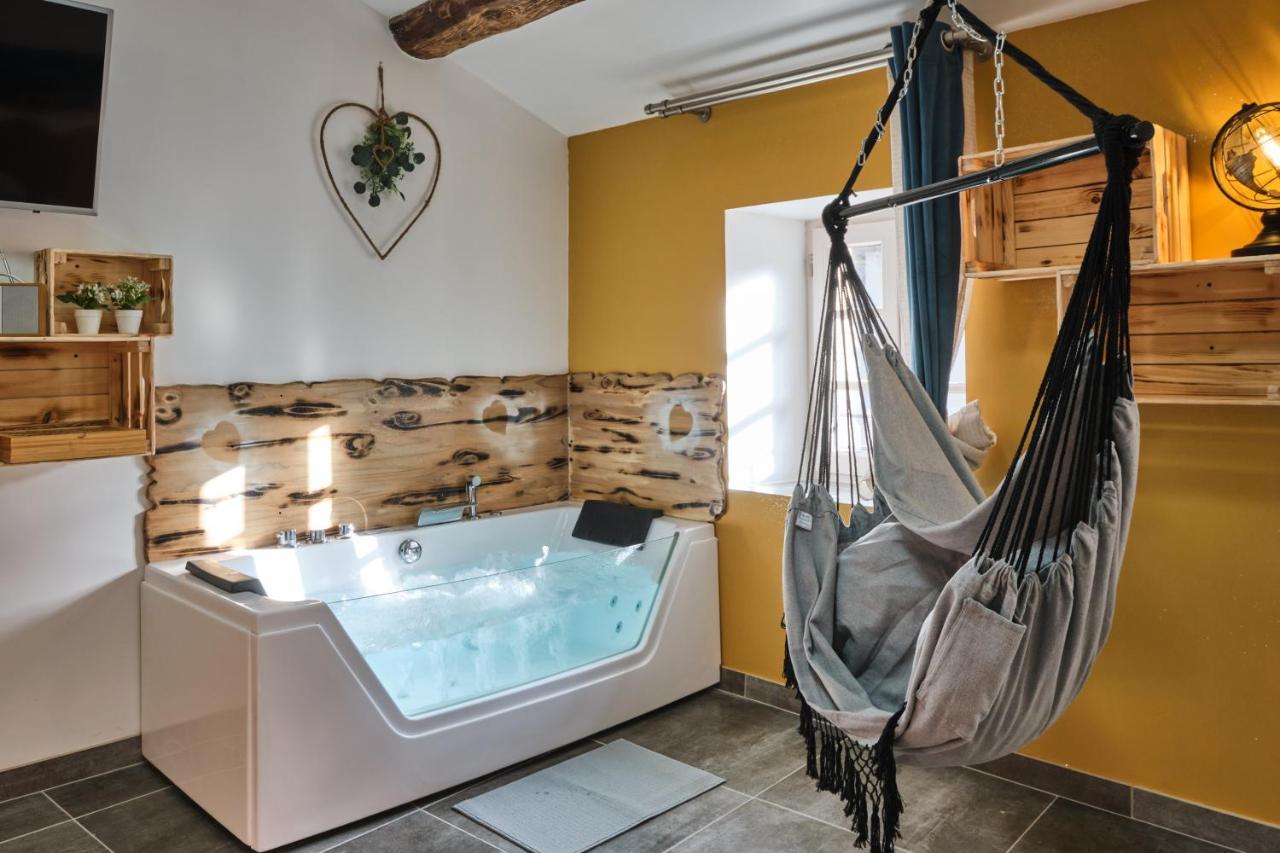 Place Carnot - Studio Tout Equipe Avec Jacuzzi Proche Toutes Commodites Carcassonne Luaran gambar
