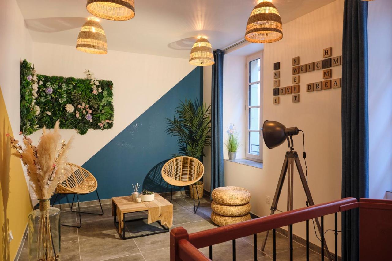 Place Carnot - Studio Tout Equipe Avec Jacuzzi Proche Toutes Commodites Carcassonne Luaran gambar