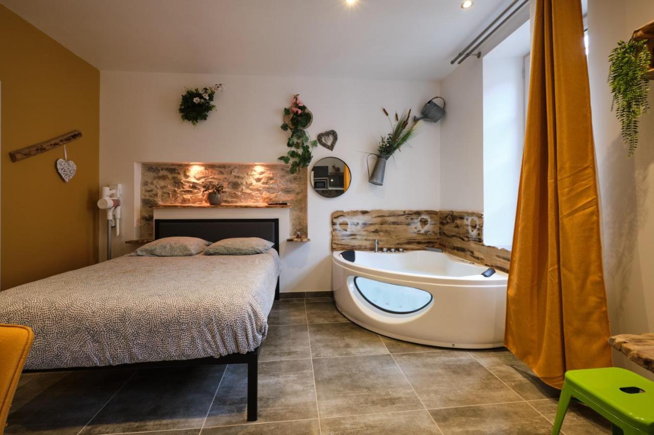 Place Carnot - Studio Tout Equipe Avec Jacuzzi Proche Toutes Commodites Carcassonne Luaran gambar