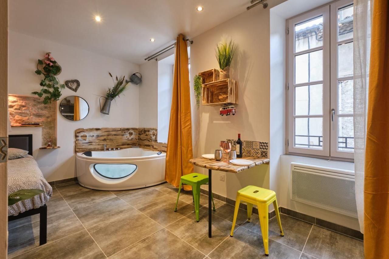 Place Carnot - Studio Tout Equipe Avec Jacuzzi Proche Toutes Commodites Carcassonne Luaran gambar