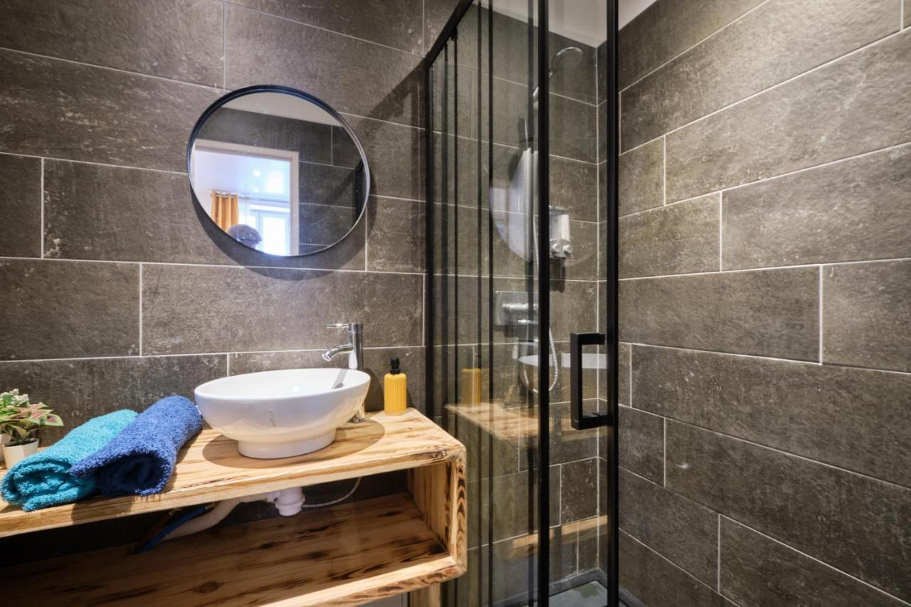 Place Carnot - Studio Tout Equipe Avec Jacuzzi Proche Toutes Commodites Carcassonne Luaran gambar