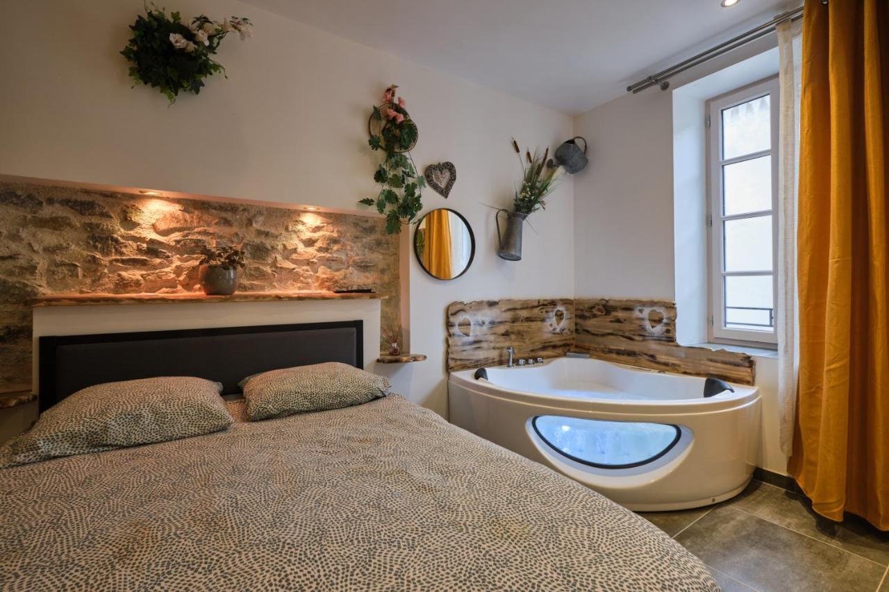 Place Carnot - Studio Tout Equipe Avec Jacuzzi Proche Toutes Commodites Carcassonne Luaran gambar